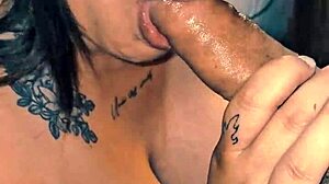 plus-size beauty cums hard in this homemade video