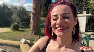 Sally Et Jade Deux Belles Femmes Aiment Le Sexe À Trois