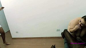 negrão me arrombou junto com o corno in squirting doggystyle anal