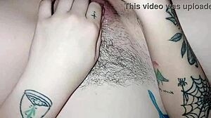 我感觉那个壮观的射精填满了azulhad4的阿根廷阴道，在我们激烈的单对单操逼中，大鸡巴猛干她曲线玲珑的金发身体