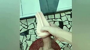 uma prévia do vídeo com meu objeto sexual tatuado