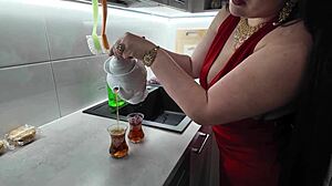 ساک زدن و کیر خوردن دختر همسایه عاشق کیر ساک زدن پر تف و آبدار