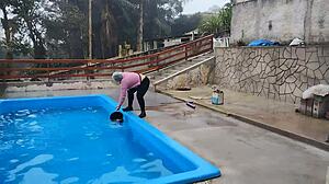 Pedreiro Shows Up For Work And Convinces Boss Lady To Suck Him In Bathroom!