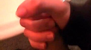 hey, check this gostoso batendo punheta na sua pila de 20cm 😏🍆