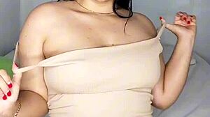 Latina Caliente Seduces with Tight Creamy Coño