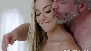 Sie entwickelt Gefühle für den Stiefvater ihrer besten Freundin.