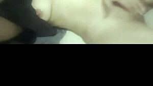 quieres ver lo rico que me masturbo? me masturbo rico para quitarme el estrés con mi mano.