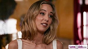 Tiga Lesbian Rayakan Persahabatan dengan Jilat Memek Cunilingus Fingering Muff Diving Group 3some Toket Besar Blonde dan Petite Brunette