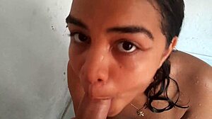 me follo a mi hermanastra en la ducha hasta correrme en su boca - porno en espanol