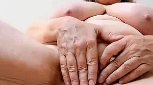 Compilazione gilf di mature dalle tette grosse che giocano con la fica fino all'orgasmo