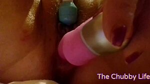 Amateur milf masturbates her sweet pussy in homemade video. She teases as mommy with big mature lips.