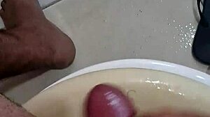 meu banheiro t� todo melado from a relaxing solo session