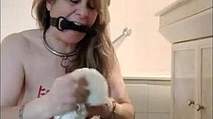 esclave f dégradation au bureau du maître