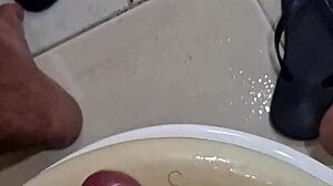 meu banheiro t� todo melado from a relaxing solo session