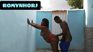 cheio de tesão, fudendo no quintal na pele...