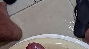 meu banheiro t� todo melado from a relaxing solo session