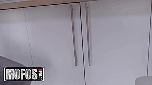 dialogic dont break me rebecca volpetti kitchen cutie sucking huge big cock mofos