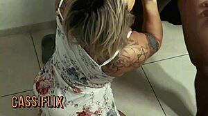 Voi helvetti, hän pamputti märkää pilluani sillä monsterikyrvällä kunnes tulin kuin hullu 😍