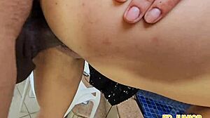 fumando e fudendo sem camisinha com pau grande na buceta apertada