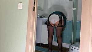 Old Milf Offers Tight Ass for Homemade Anal Action