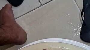 meu banheiro t� todo melado from a relaxing solo session