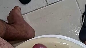 meu banheiro t� todo melado from a relaxing solo session