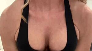 I flex muscles for fans who enjoy it