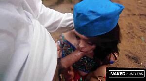 太いお尻の黒人と白人のバディーズがフロリダの森で屋外グループファンのディープスロートチンポ吸い