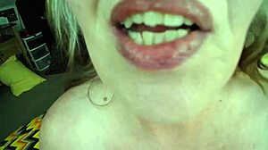 Fantasiafucking mun isoa pomppivaa peppua punatukkaiselta milfilta dawnskye1962 retro-tyylillä luonnollisilla tisseillä ja likaisella puheella