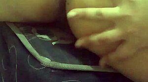 Brincando com buceta gordita in big tits solo fingering session