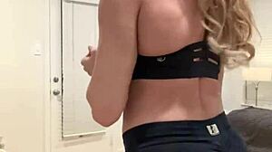 I flex muscles for fans who enjoy it