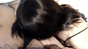 Andrea rojo en sexo oral lesbico con dos travestis