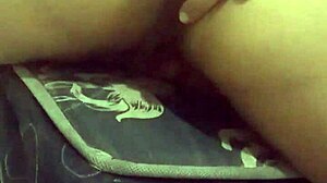 Brincando com buceta gordita in big tits solo fingering session