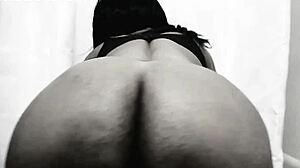 She twerks before her shower