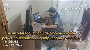 Safada without panties receives net technician for cum on ass