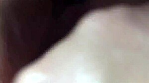 Grote sappige dikke kont busty witte meid dienstmeisje in sexy korte broek toont hete milf natte kut van dichtbij en krijgt hardcore missionaris neuken vingeren en ongeluk creampie zwarte sperma in vrouwen kut