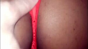 Com a cunhadinha no sofa da sala no maior tesao tava vazanu orgasmo