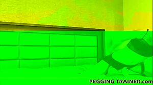 Ei, vou treinar sua bunda direitinho antes de você pegar um pau de verdade