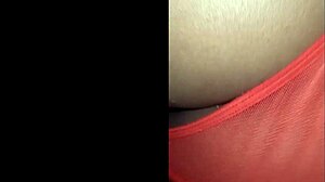 Com a cunhadinha no sofa da sala no maior tesao tava vazanu orgasmo