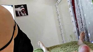 Peter Stone og hans pikslugende kone i del 3 med deepthroat, boldelicking og sensuel blond luderhandling.