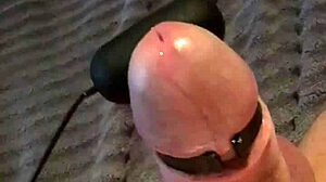 Handless cumshot with vibrator action wow!
