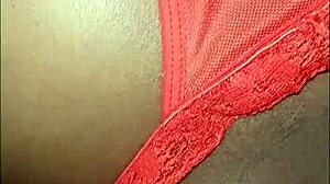 Com a cunhadinha no sofa da sala no maior tesao tava vazanu orgasmo