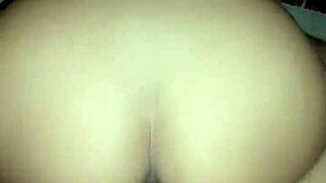 cogida de vaquera inversa de la caliente hermanastra hace que su hermanastro se corra dentro de su coñito