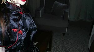 Prekleto April Maxima, ta japanska deklica dobi udarjanje od dveh velikih črnih kurcev v grobem MMF