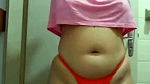 Exhibiting Her Big Pussy Online