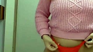 Exhibiting Her Big Pussy Online