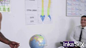 Milf Profesora Tetona Gia White Es Destrozada Analmente Por Sus Alumnos En Pleno Salón De Clases