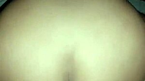 cogida de vaquera inversa de la caliente hermanastra hace que su hermanastro se corra dentro de su coñito