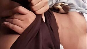 Infiel inquilina mexicana lets me check her shaved wet pussy in intimate close-up session