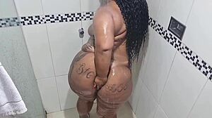 banho com safadeza where novinho eats chubby ebony bbw with big natural tits in bathroom